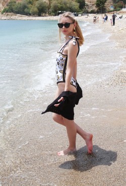 "BLACK-OCHRE FOLK" -  Ολόσωμο μαγιό με τιράντες φιόγκους